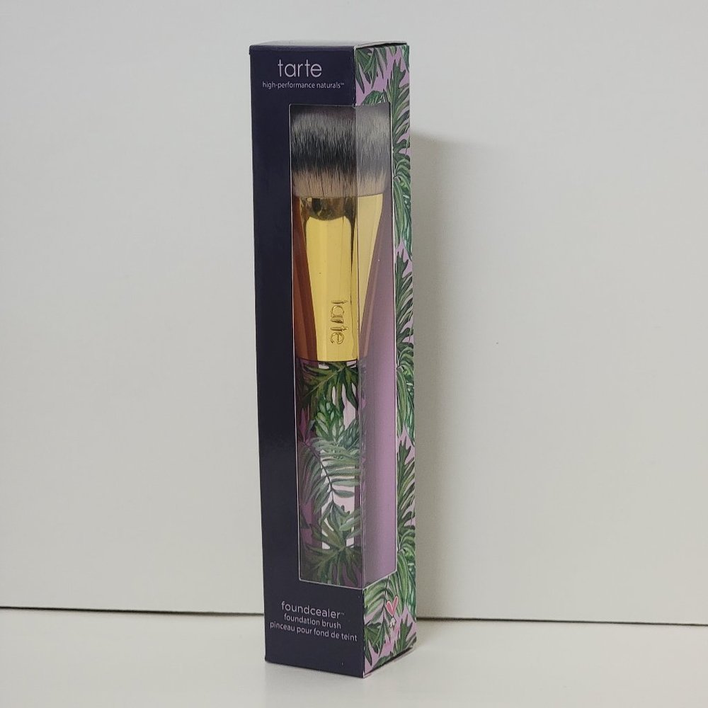 TARTE FOUNDCEALER Foundation Brush (NEW IN BOX)